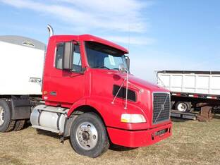 2006 Volvo VNM64T200
