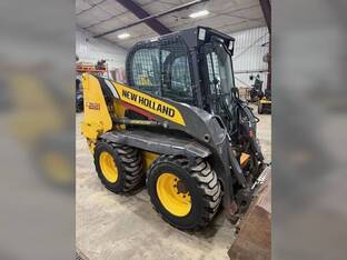 2016 New Holland L221