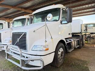 2014 Volvo VNM64T200