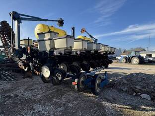 2001 Kinze 3500