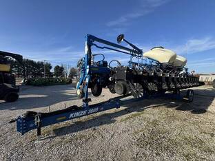 2025 Kinze 3605