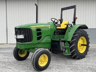 2011 John Deere 6230