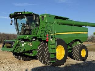 2023 John Deere S780