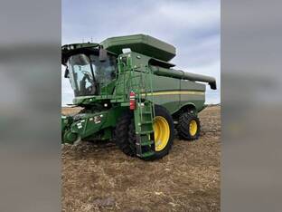 2022 John Deere S760