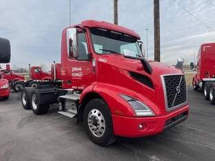 2022 Volvo VNR64T300