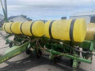 John Deere 7000