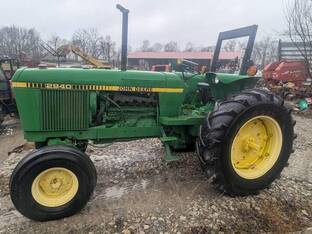 John Deere 2940