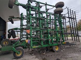 2013 John Deere 2210