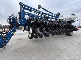 2017 Kinze 3700