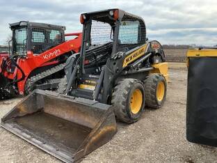 2012 New Holland L220