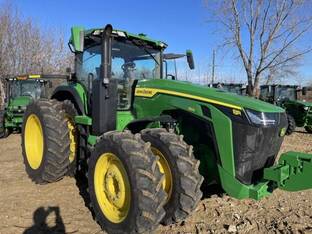 2022 John Deere 8R 250