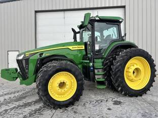 2022 John Deere 8R 340