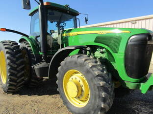 2005 John Deere 8220