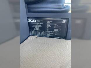 2025 JCB Fastrac 4220