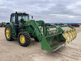 2017 John Deere 6110M