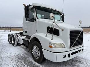 2014 Volvo VNM64T200