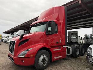 2021 Volvo VNR64T300