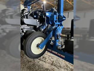 2021 Kinze 3665