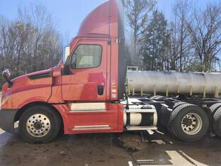 2023 Freightliner CASCADIA 126