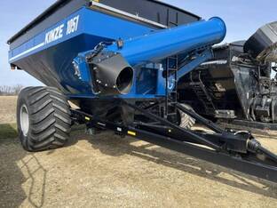 2021 Kinze 1051
