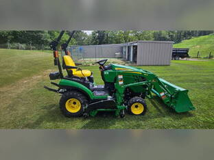 2017 John Deere 1025R