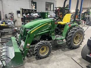 2010 John Deere 3320