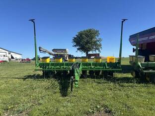 John Deere 7000