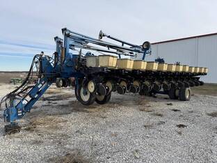 1999 Kinze 2700