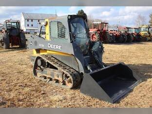2016 John Deere 323E