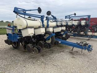 2020 Kinze 3200