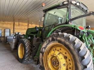 2015 John Deere 6215R