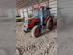 Kubota M4900