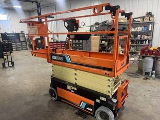 2022 JLG AE1932