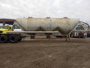 1973 Fruehauf 1050 CUBE TANK
