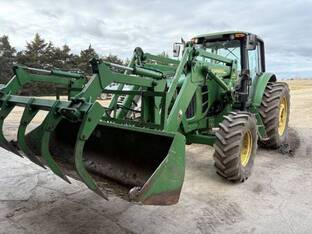 2010 John Deere 7230