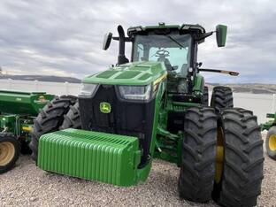 2023 John Deere 8R 230