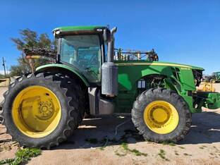 2011 John Deere 8235R
