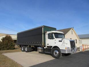 2018 Volvo VHD64B300