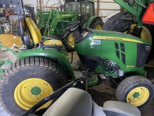 2015 John Deere 3033R