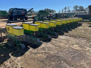 2012 John Deere 1720