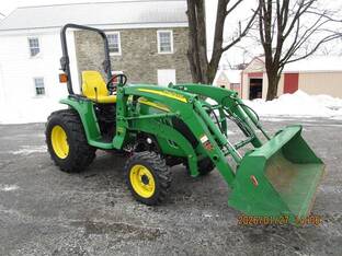 2010 John Deere 3320