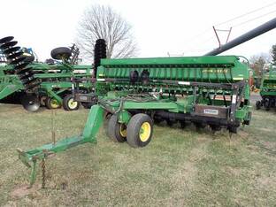 John Deere 1560