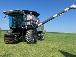 1998 Gleaner R-62