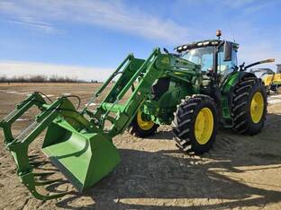 2019 John Deere 6215R