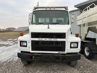 1999 Mack MIDLINER CS250