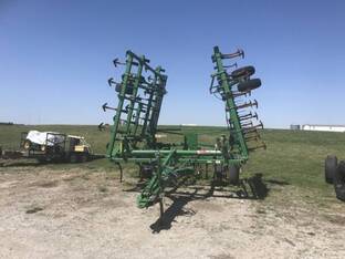 2011 John Deere 2210