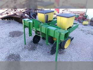 1983 John Deere 7100