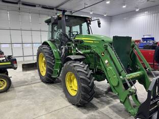2019 John Deere 6135E