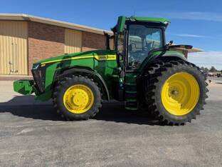2025 John Deere 8R 230