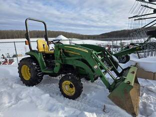 2005 John Deere 3320